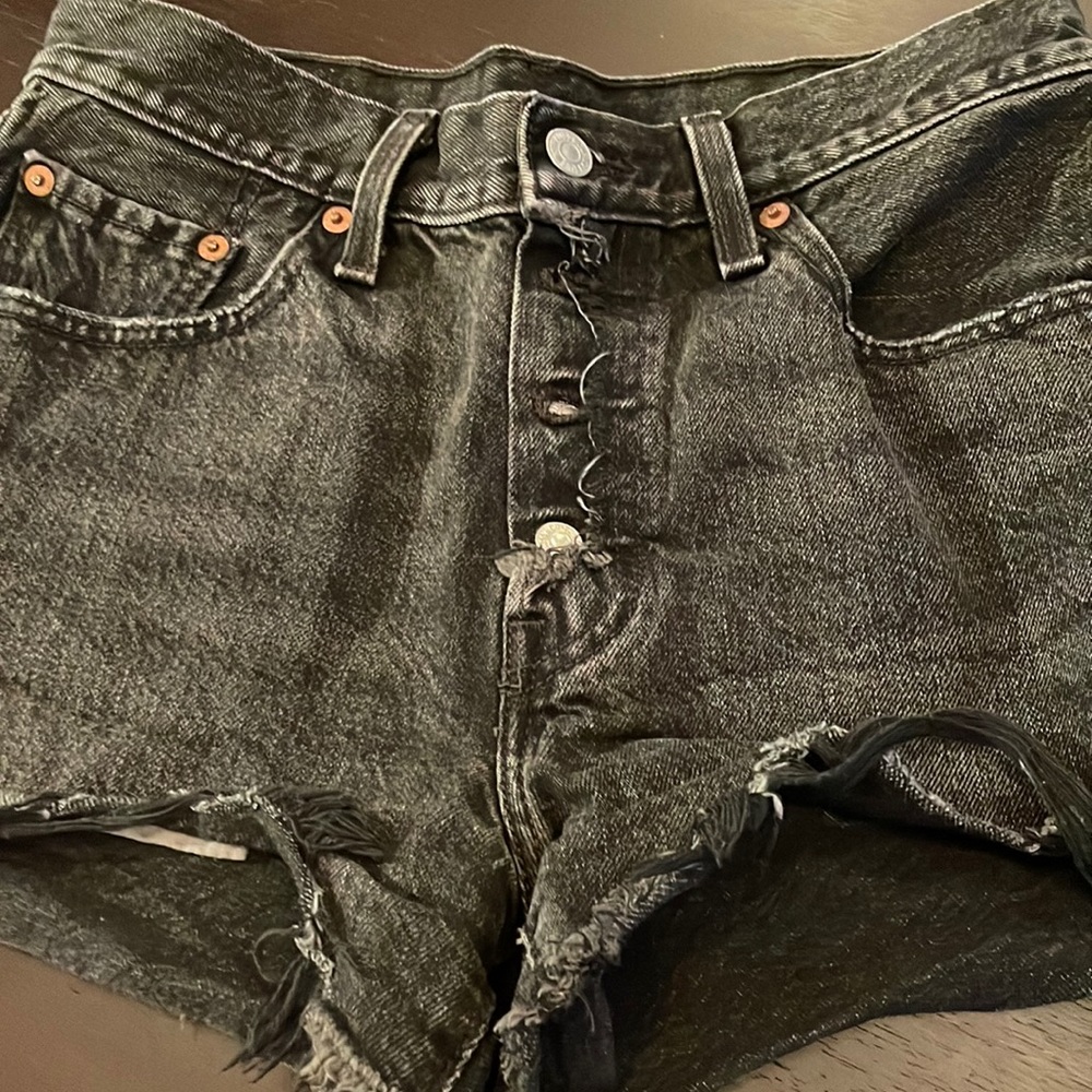 Washed Black Levi’s Shorts w25